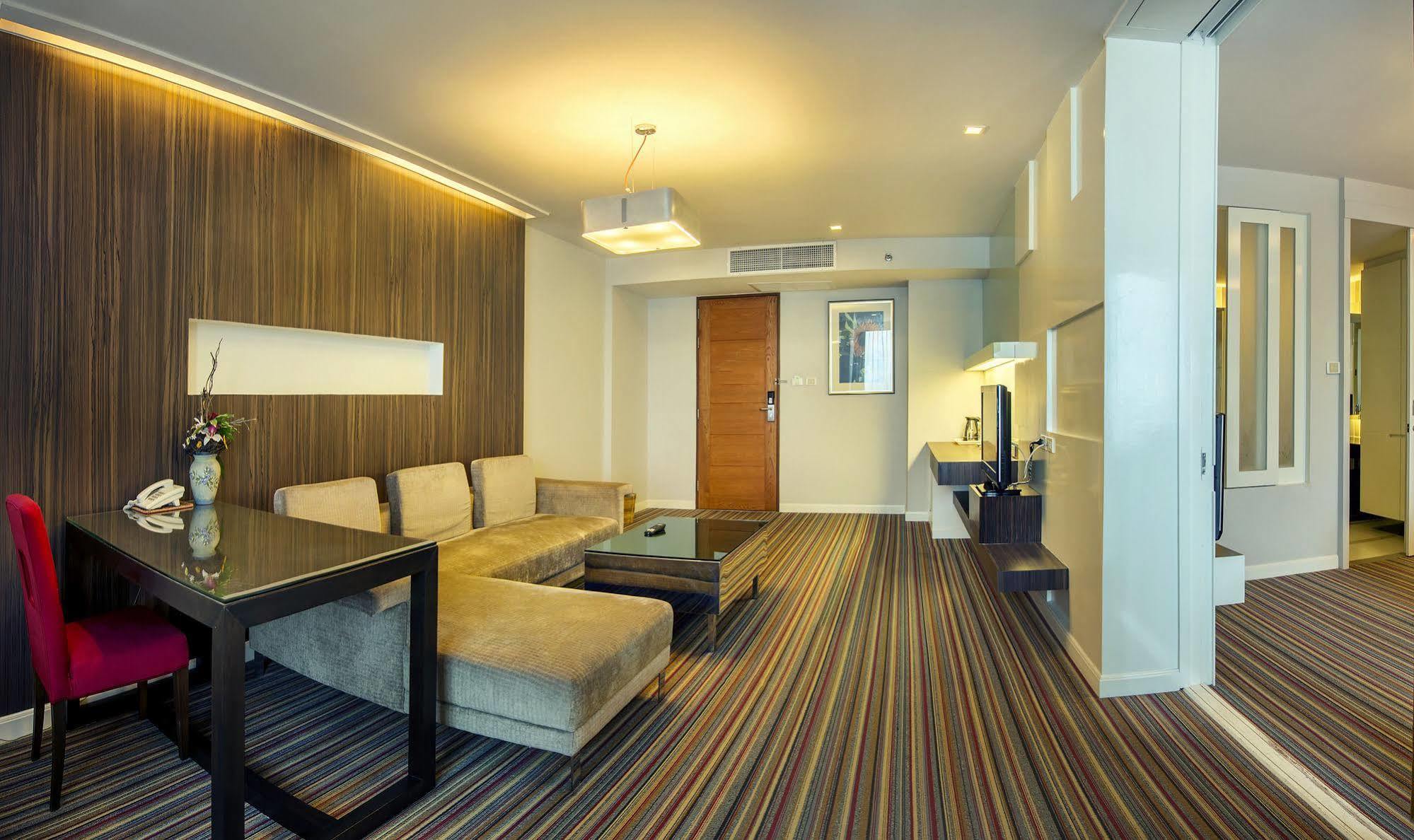 Thamrongin Hotel Bangkok Exterior photo